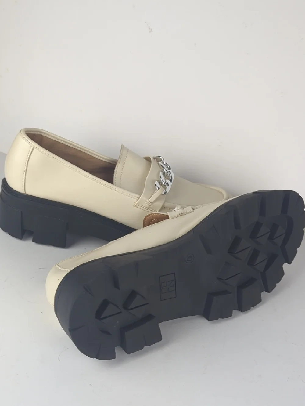 Y2K Lug Loafers Women's 10 Cream Leather Chain-Accent Chunky - Picture 6 of 6